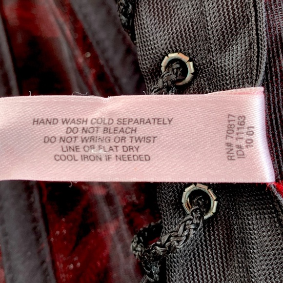 Victoria’s Secret Red and Black Floral Corset Bustier and Garter ~ Size Medium - Picture 9 of 9